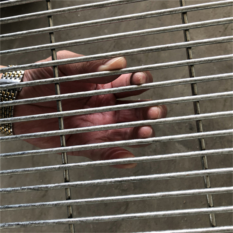 放風(fēng)場(chǎng)通道密紋網(wǎng)圖片1