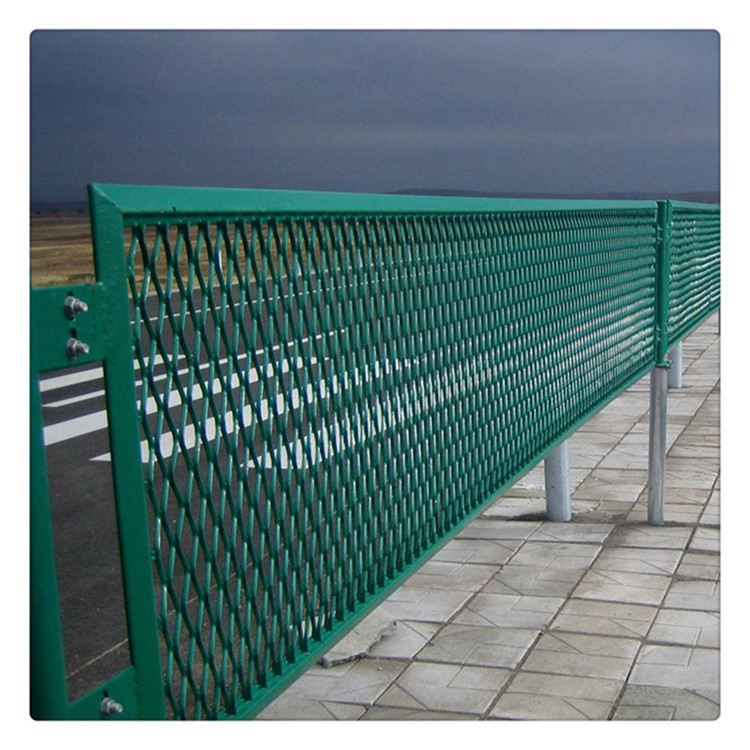 菱形孔護欄網(wǎng)圖片2