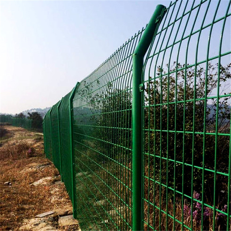 鐵絲高速護欄網(wǎng)圖片2