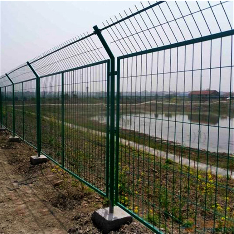 鐵絲高速護欄網(wǎng)圖片3