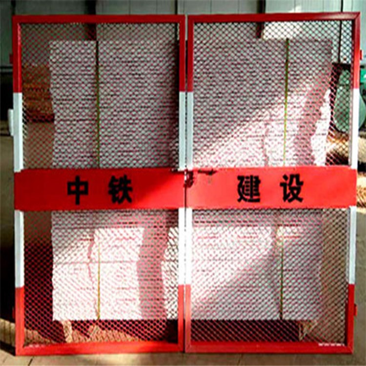施工電梯安全門(mén)圖片3