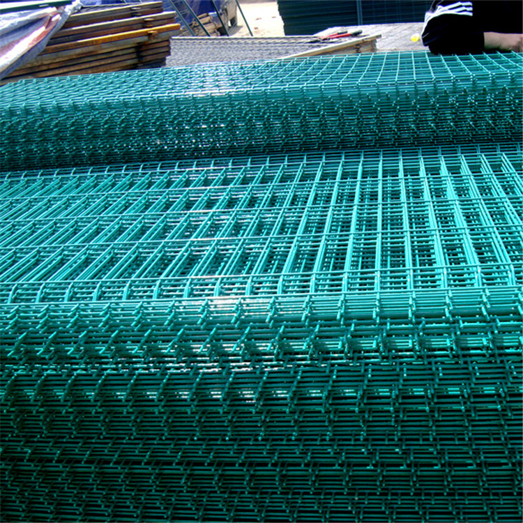 光伏鐵絲網浸塑圍欄圖片3