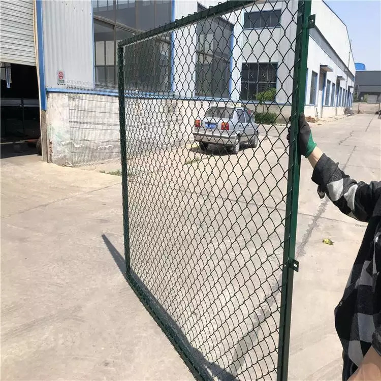 學(xué)校體育場隔離網(wǎng)圖片3 學(xué)校體育場隔離網(wǎng)圖片3